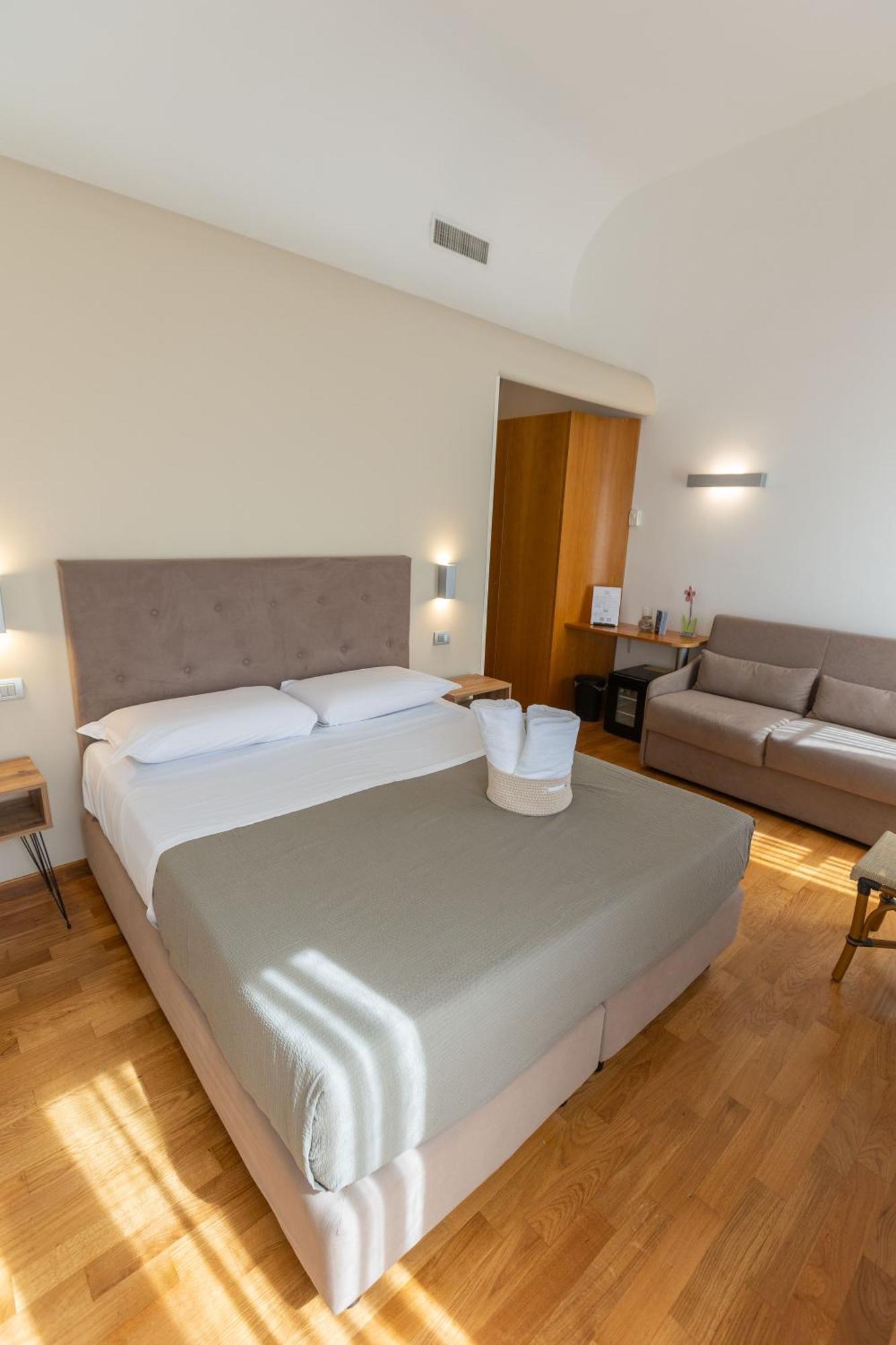 Triple Room,1621500989:JPEG