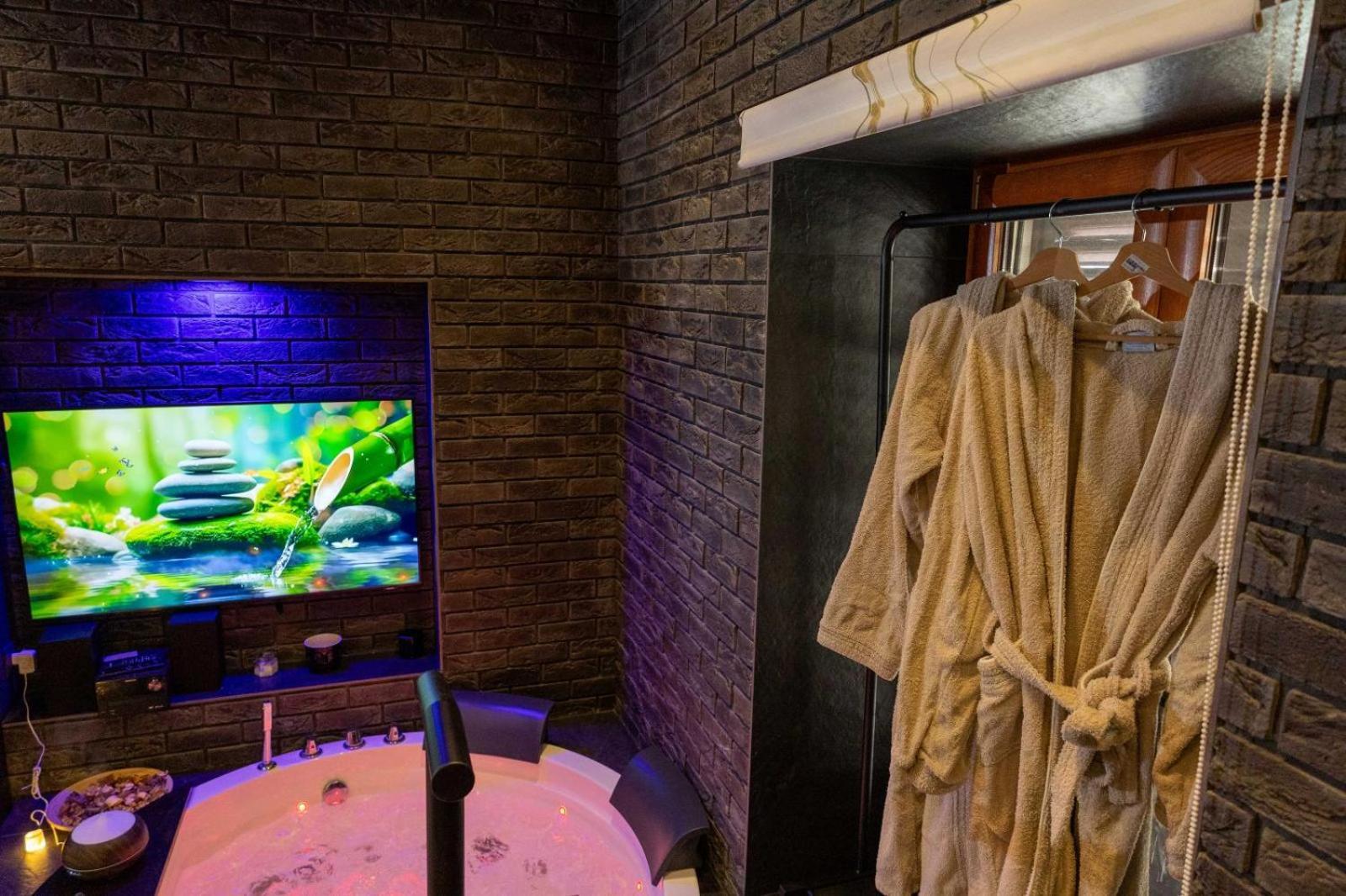 Double Room with Spa Bath,1632379012:JPEG